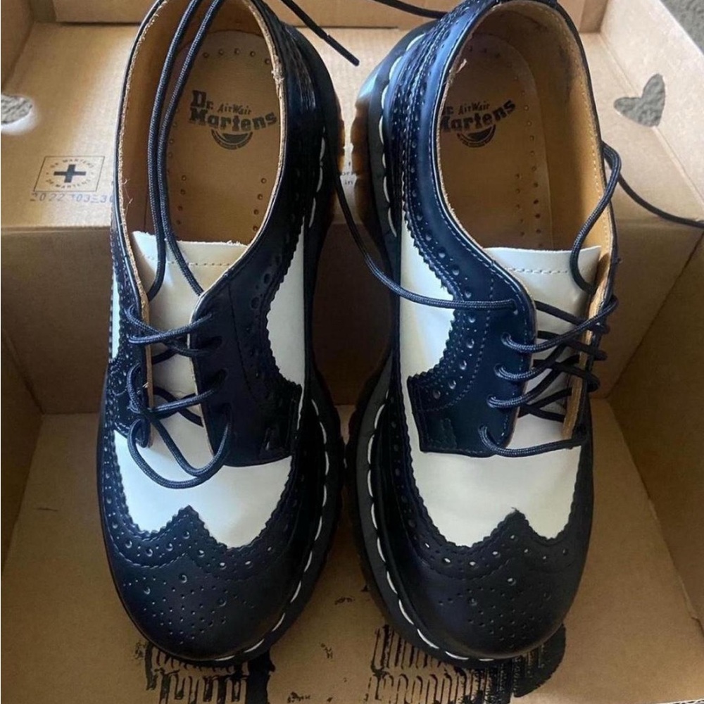 Dr. Martens Bex 1460 Brogues
